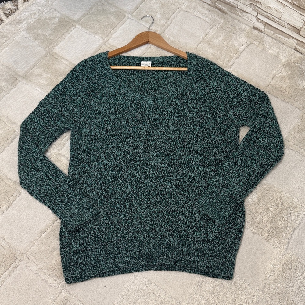 ESSENTIALS By Full Tilt Green V-Neck Knit Sweater